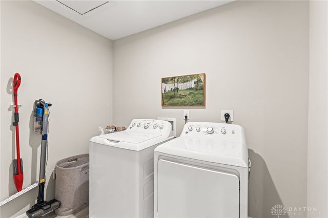 1584 Bur Oak Drive, Bellbrook, OH 45305