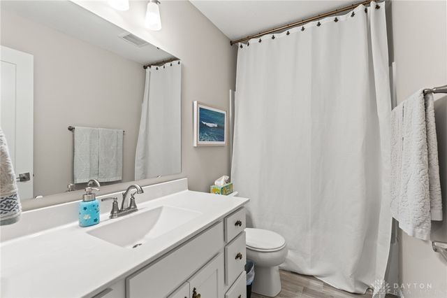 1584 Bur Oak Drive, Bellbrook, OH 45305