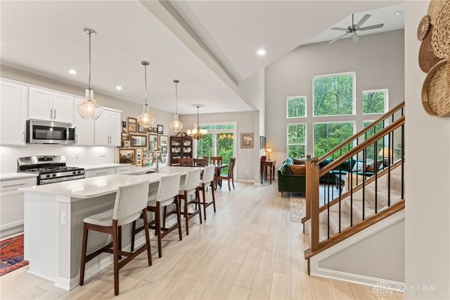 1584 Bur Oak Drive, Bellbrook, OH 45305