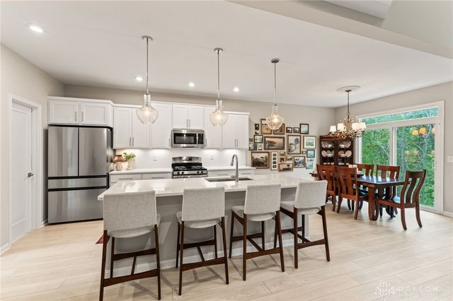 1584 Bur Oak Drive, Bellbrook, OH 45305