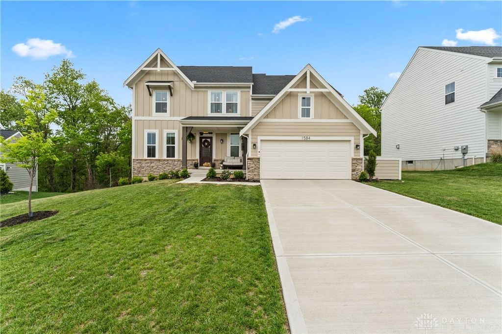 1584 Bur Oak Drive, Bellbrook, OH 45305