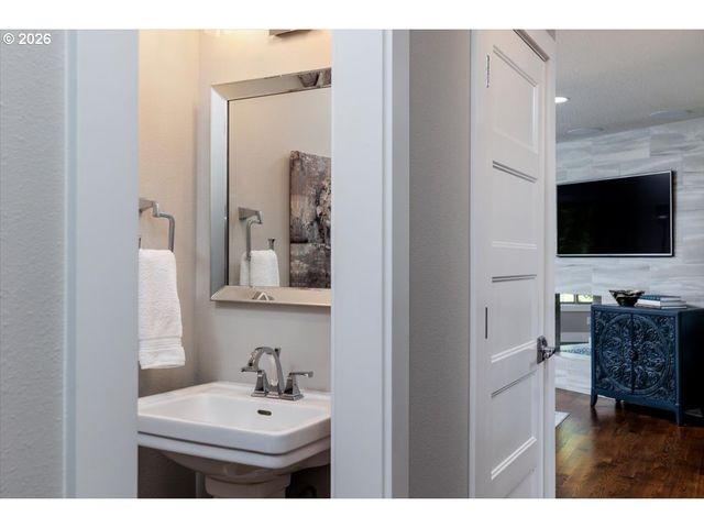 15805 Sw COLONY Dr, Portland, OR 97224