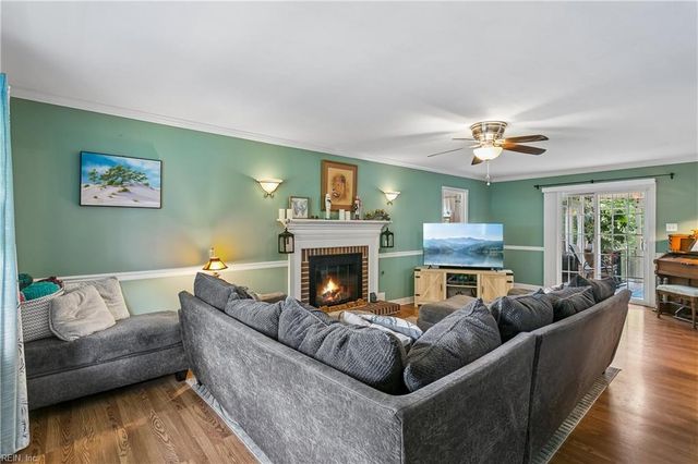 6 Kathy DR, Poquoson, VA 23662