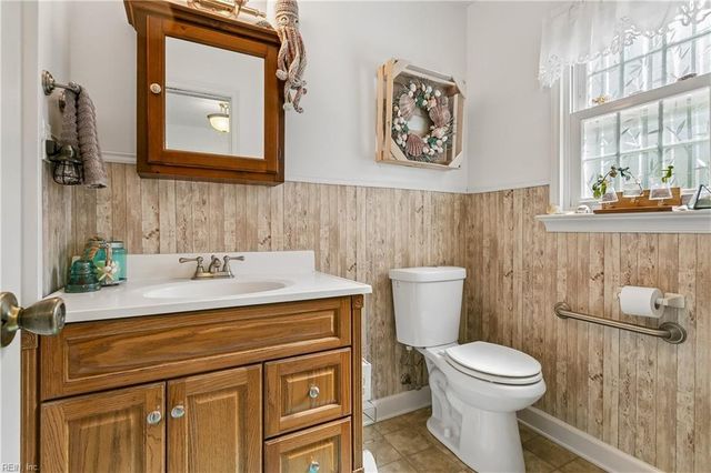 6 Kathy DR, Poquoson, VA 23662