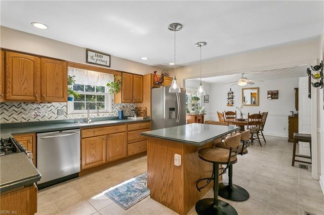 6 Kathy DR, Poquoson, VA 23662