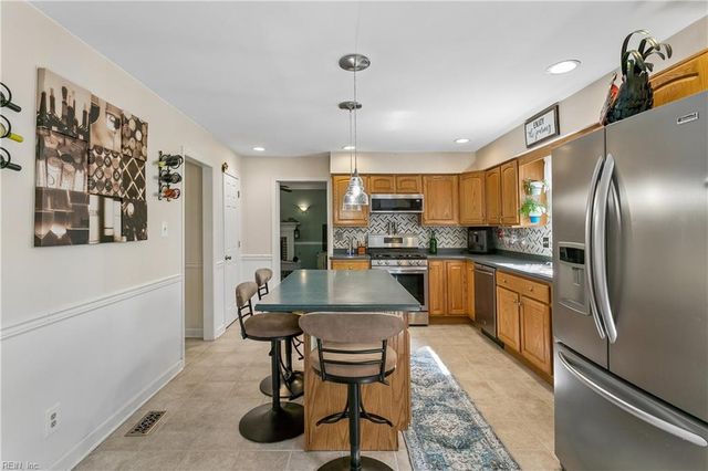 6 Kathy DR, Poquoson, VA 23662