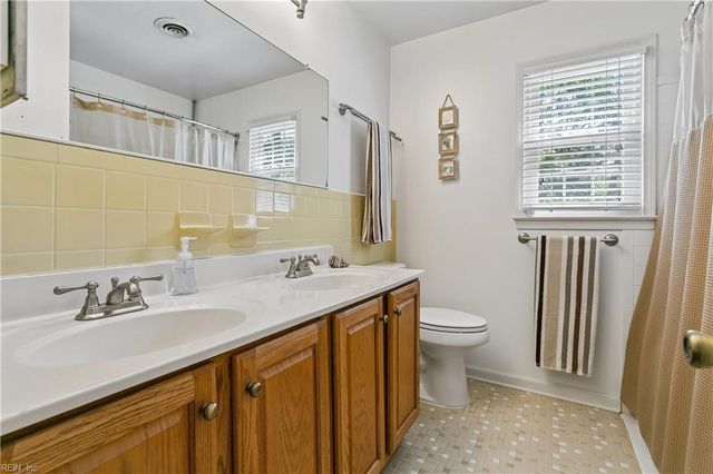 6 Kathy DR, Poquoson, VA 23662