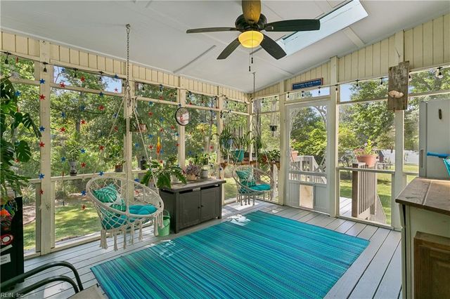 6 Kathy DR, Poquoson, VA 23662