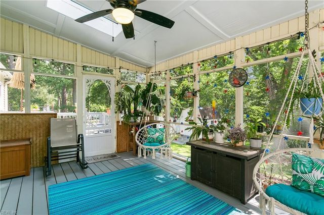 6 Kathy DR, Poquoson, VA 23662