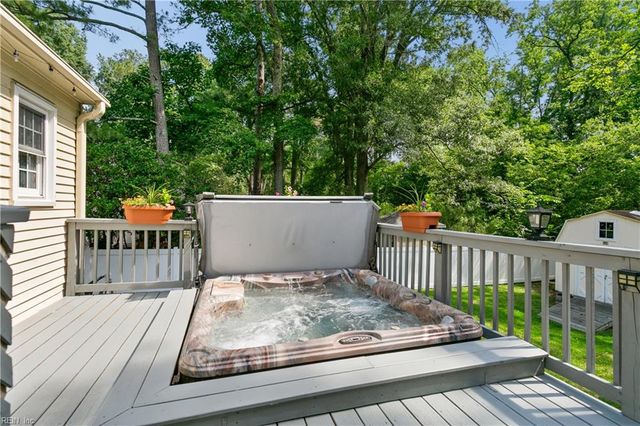 6 Kathy DR, Poquoson, VA 23662