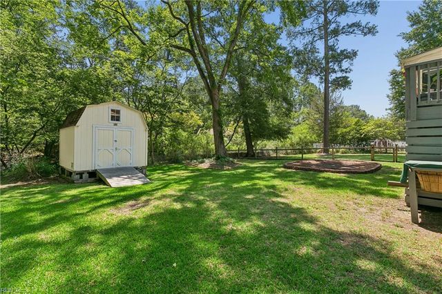 6 Kathy DR, Poquoson, VA 23662