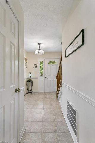 6 Kathy DR, Poquoson, VA 23662