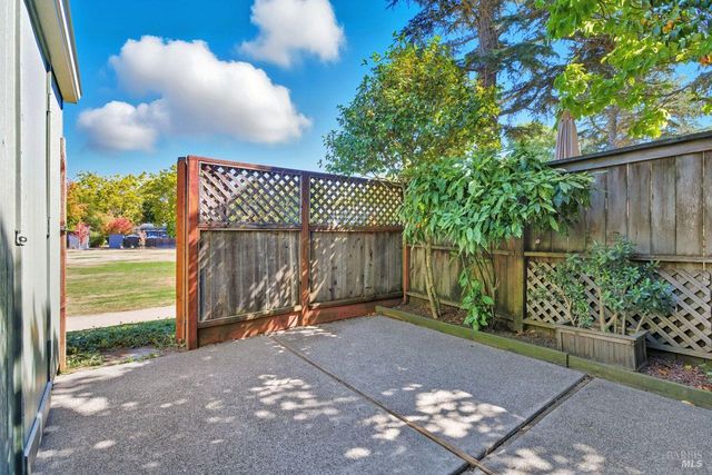 40 Lovejoy Way, Novato, CA 94949