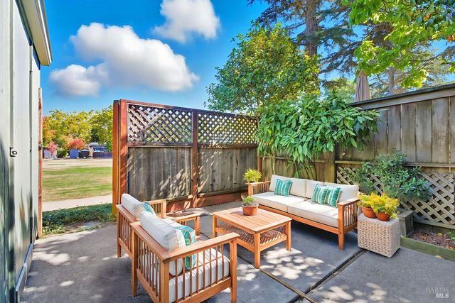 40 Lovejoy Way, Novato, CA 94949