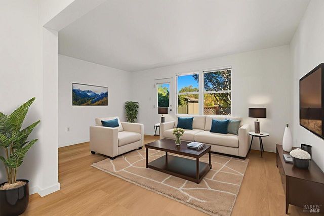 40 Lovejoy Way, Novato, CA 94949