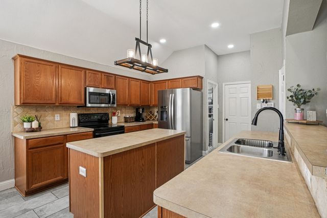103 Falls Court, Red Oak, TX 75154
