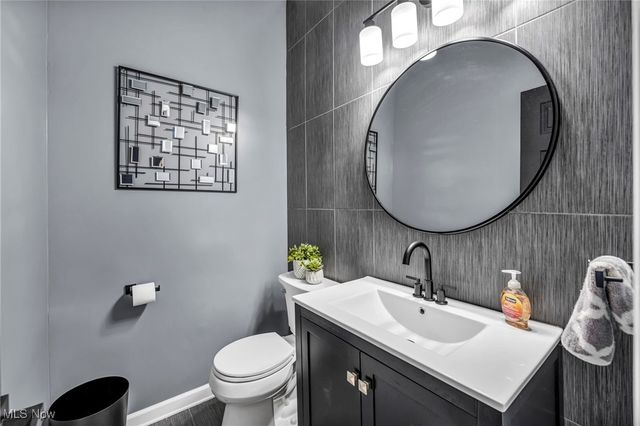 1423 Kenilworth Avenue, Cleveland, OH 44113