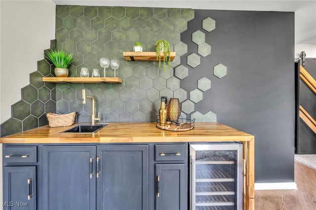 1423 Kenilworth Avenue, Cleveland, OH 44113