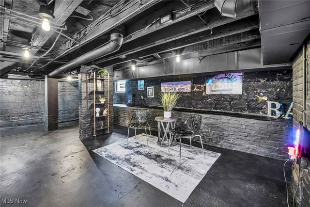 1423 Kenilworth Avenue, Cleveland, OH 44113