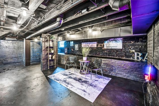 1423 Kenilworth Avenue, Cleveland, OH 44113