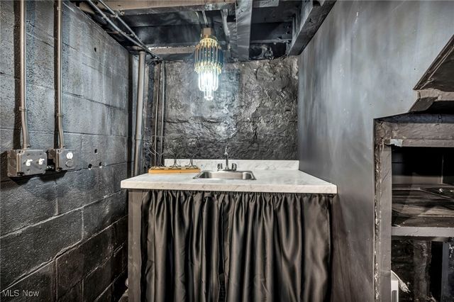 1423 Kenilworth Avenue, Cleveland, OH 44113