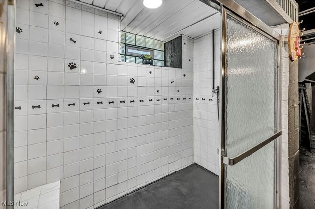 1423 Kenilworth Avenue, Cleveland, OH 44113