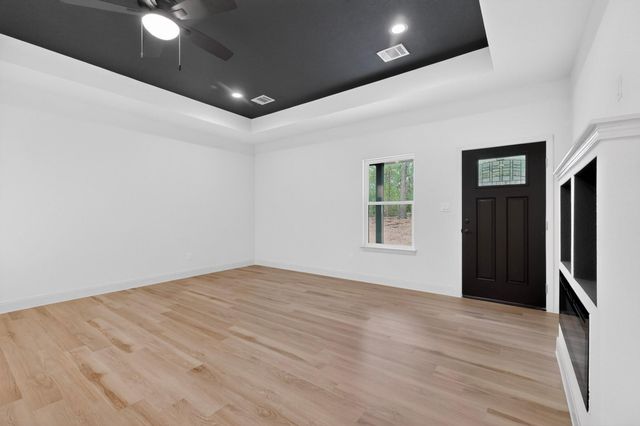190 Molokini DR, Bastrop, TX 78602