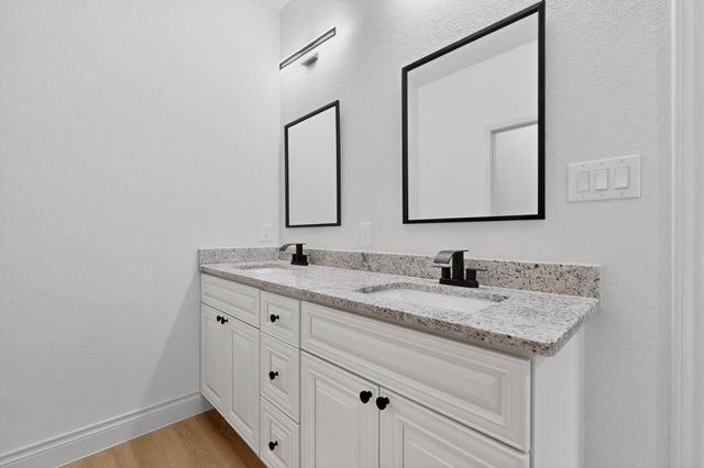 190 Molokini DR, Bastrop, TX 78602