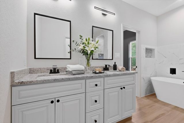 190 Molokini DR, Bastrop, TX 78602