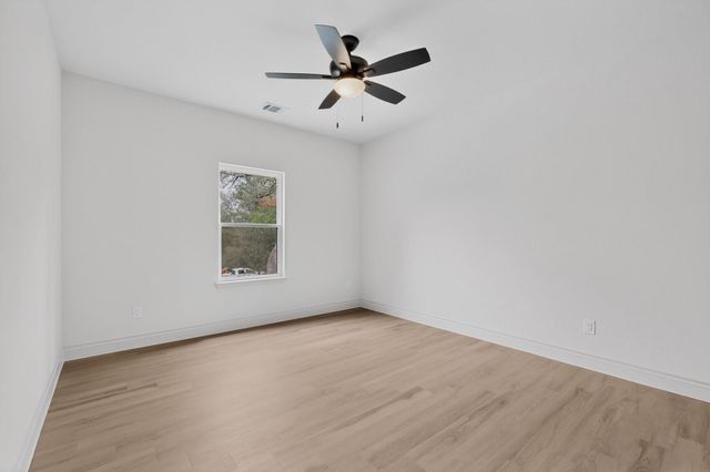 190 Molokini DR, Bastrop, TX 78602