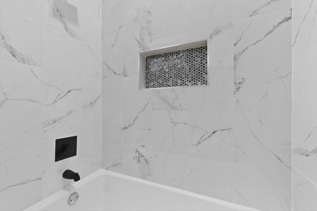 190 Molokini DR, Bastrop, TX 78602