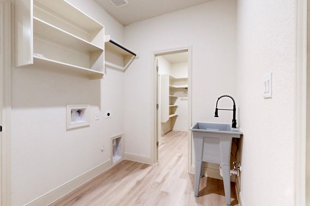 190 Molokini DR, Bastrop, TX 78602