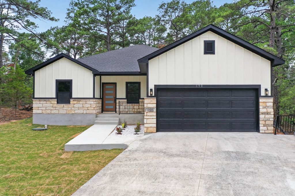190 Molokini DR, Bastrop, TX 78602