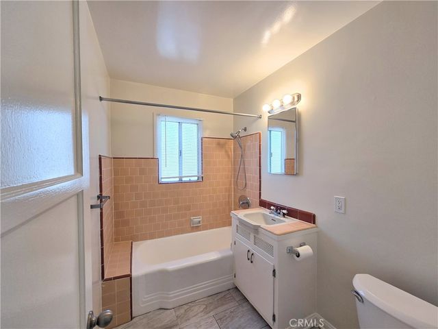 3223 Lemon Avenue, Signal Hill, CA 90755