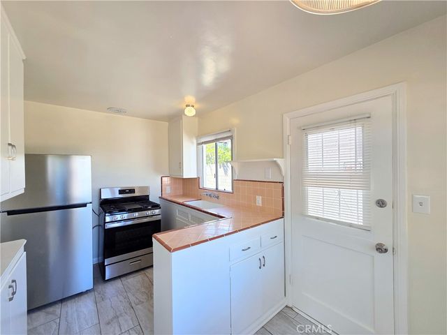 3223 Lemon Avenue, Signal Hill, CA 90755