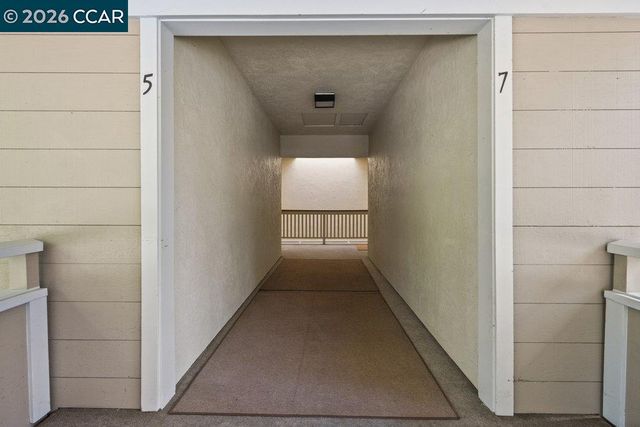 3341 Tice Creek Dr 5, Walnut Creek, CA 94595