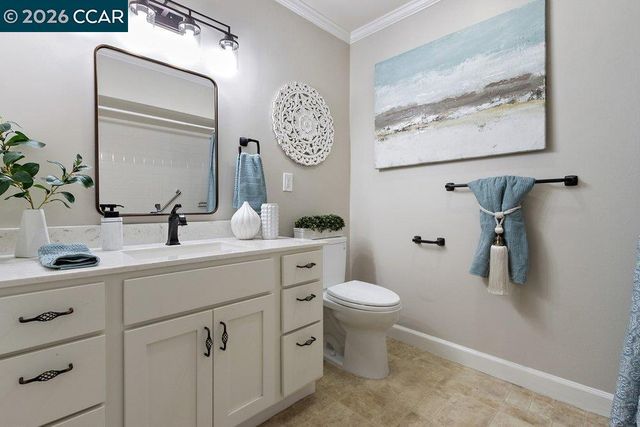 3341 Tice Creek Dr 5, Walnut Creek, CA 94595