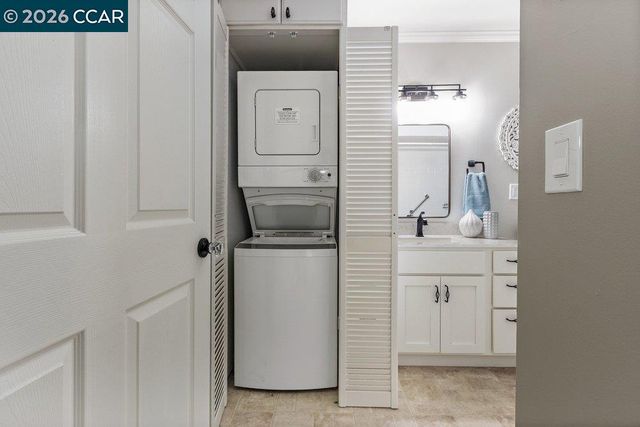 3341 Tice Creek Dr 5, Walnut Creek, CA 94595