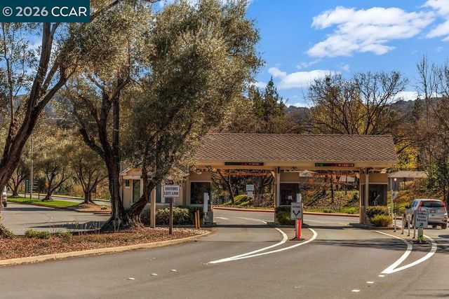 3341 Tice Creek Dr 5, Walnut Creek, CA 94595