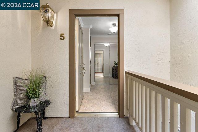 3341 Tice Creek Dr 5, Walnut Creek, CA 94595