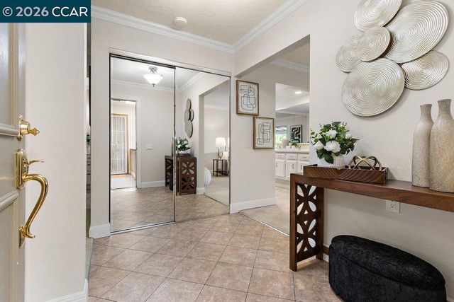 3341 Tice Creek Dr 5, Walnut Creek, CA 94595