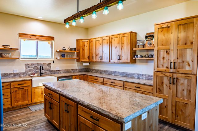 1121 N Apache Ridge Road, Benson, AZ 85602