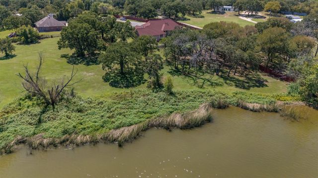 1701 W Lake Shore Drive, Alvarado, TX 76009