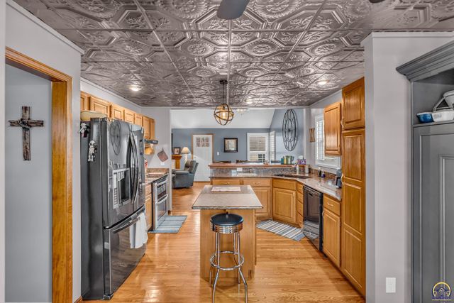 5608 SW 34th TER, Topeka, KS 66614