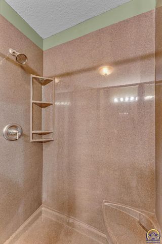 5608 SW 34th TER, Topeka, KS 66614