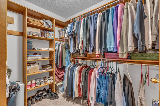 5608 SW 34th TER, Topeka, KS 66614