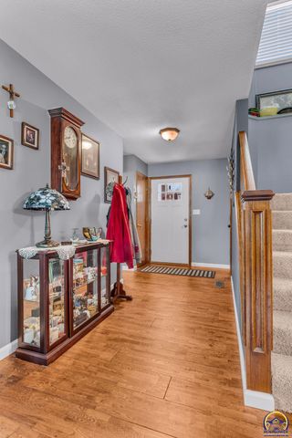 5608 SW 34th TER, Topeka, KS 66614