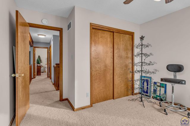 5608 SW 34th TER, Topeka, KS 66614