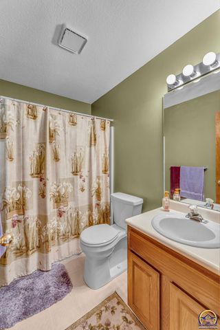 5608 SW 34th TER, Topeka, KS 66614