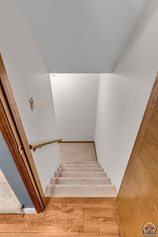 5608 SW 34th TER, Topeka, KS 66614